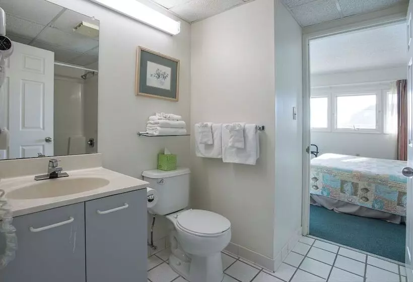 בית מלון כפרי Biscayne Suites