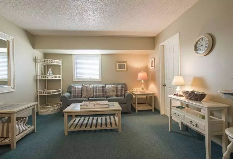 בית מלון כפרי Biscayne Suites