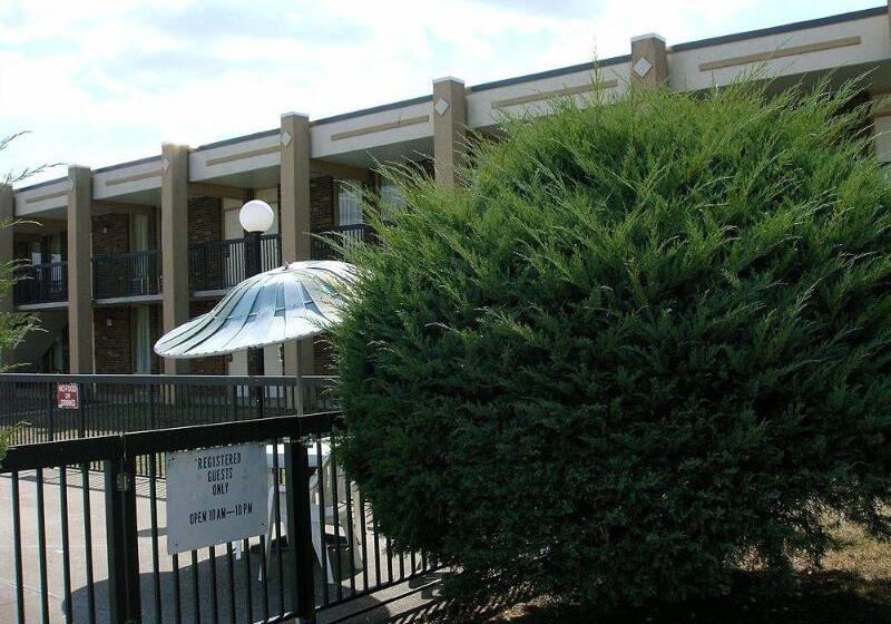 בית מלון כפרי Bluegrass Inn