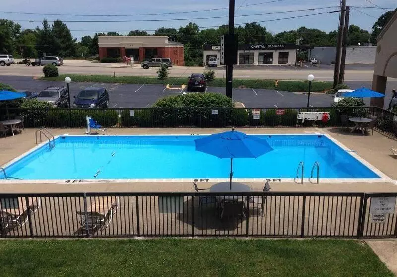 호텔 Bluegrass Inn