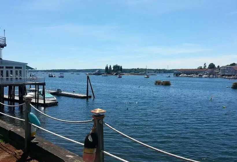 ホテル Boothbay Harbor Inn