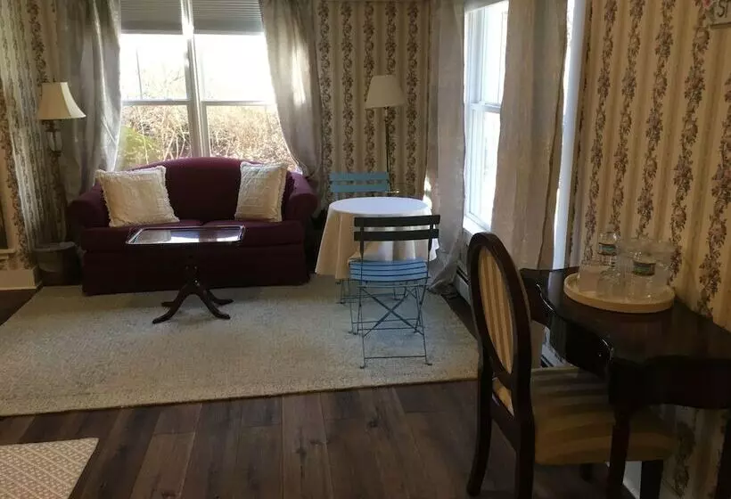 هتل Brook Farm Inn