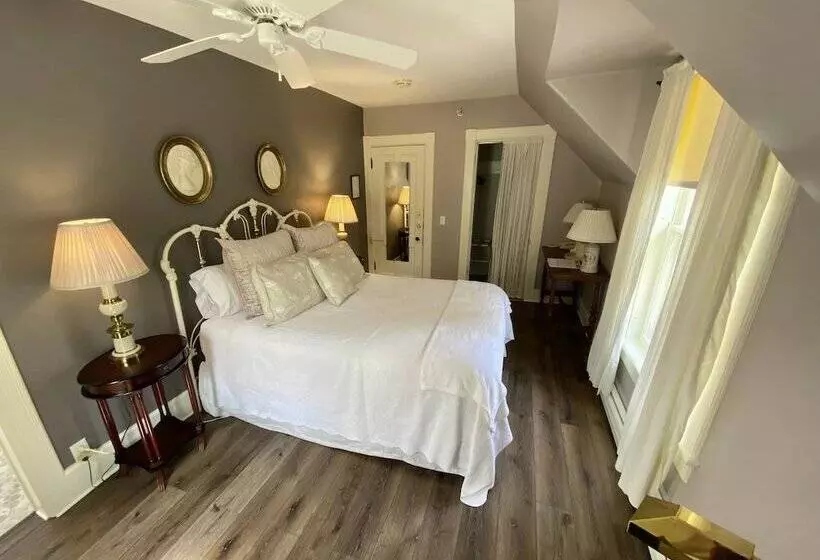 هتل Brook Farm Inn