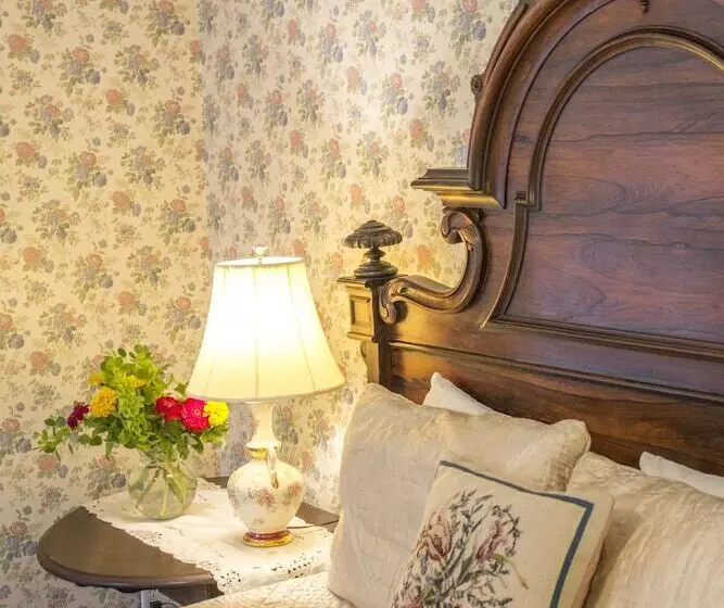 هتل Brook Farm Inn