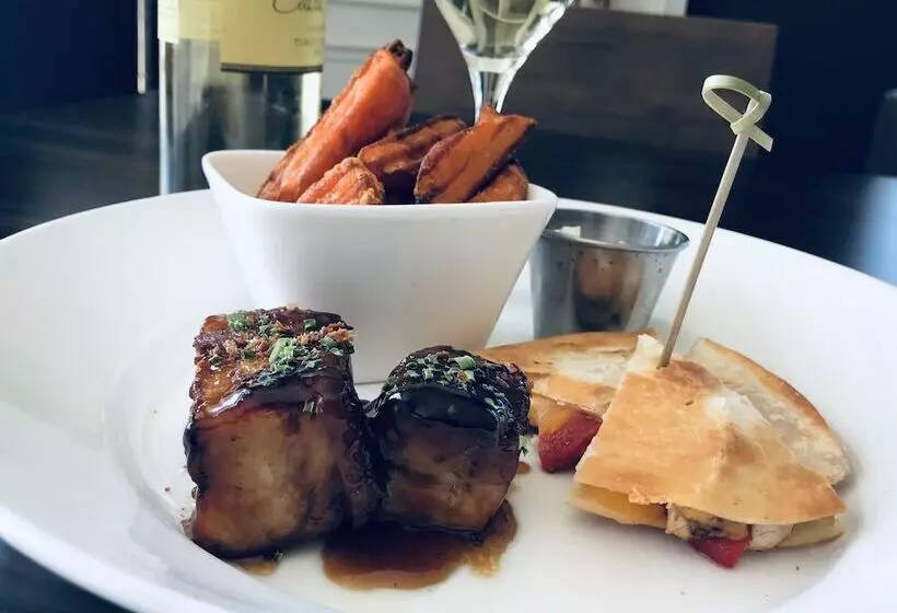 Отель Crowne Plaza Syracuse, An Ihg