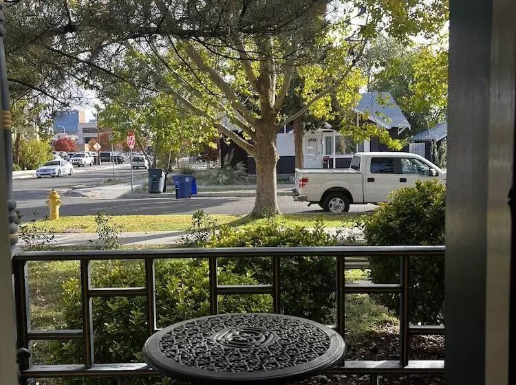 Bed and Breakfast El Cuervo Abq