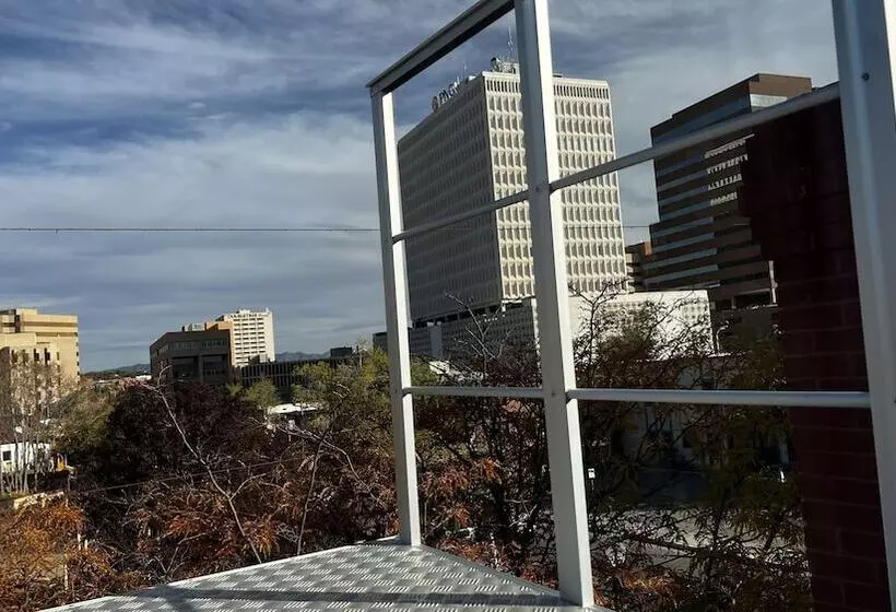 Bed and Breakfast El Cuervo Abq