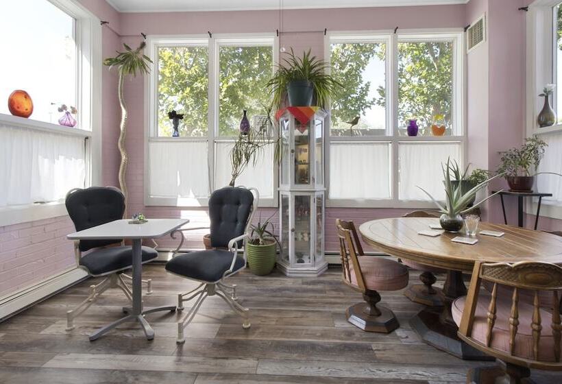 تختخواب و صبحانه El Cuervo Abq