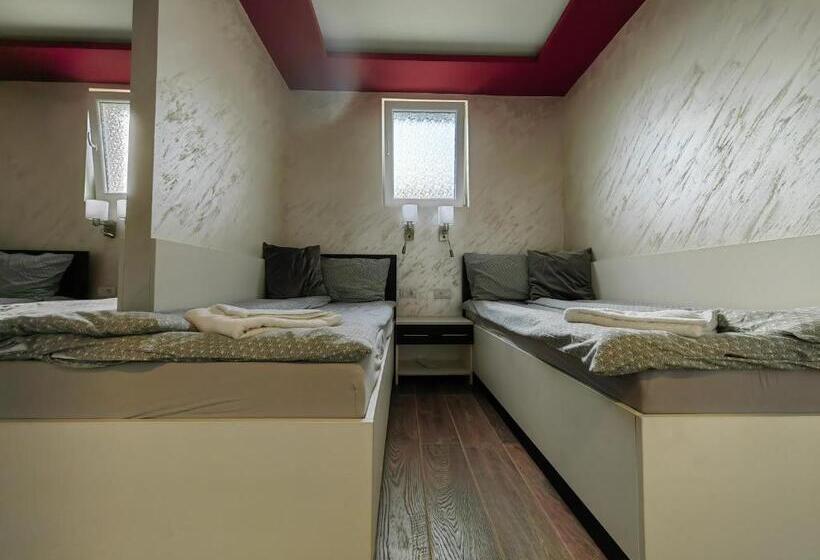 هاستل Oldbrick Pub