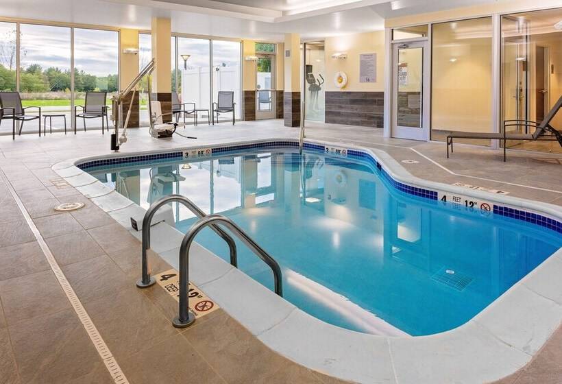 Отель Fairfield Inn & Suites By Marriott Queensbury Glens Falls/lake George