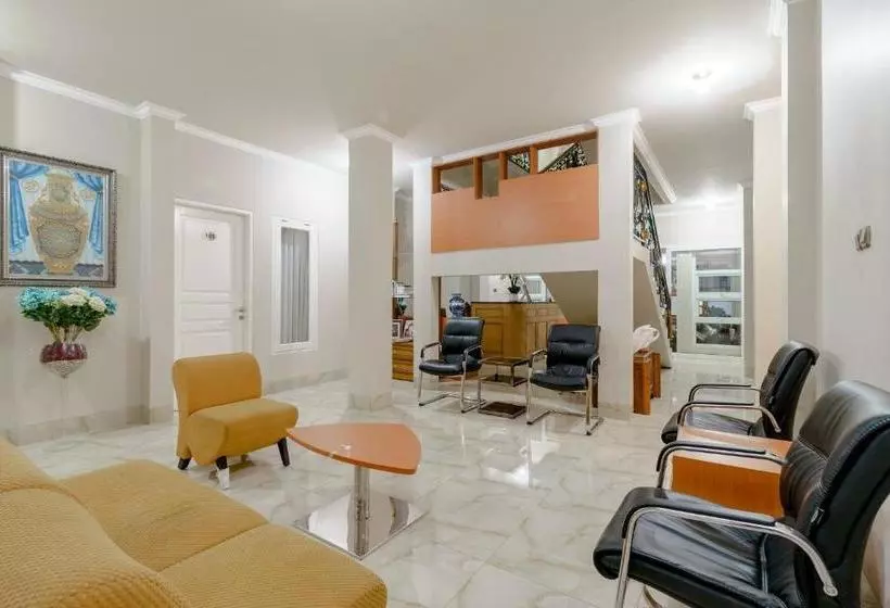 ペンション Reddoorz Near Taman Makam Pahlawan Cikutra