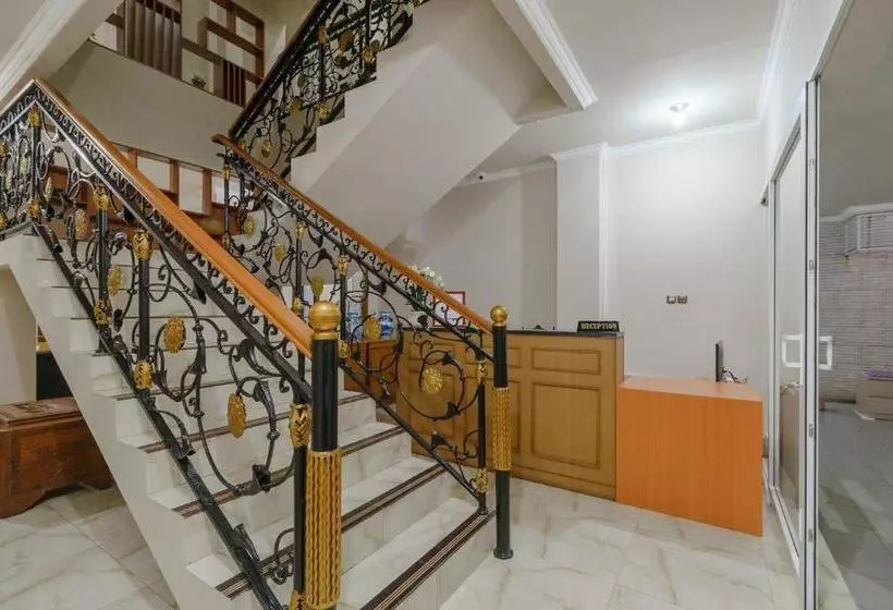 ペンション Reddoorz Near Taman Makam Pahlawan Cikutra