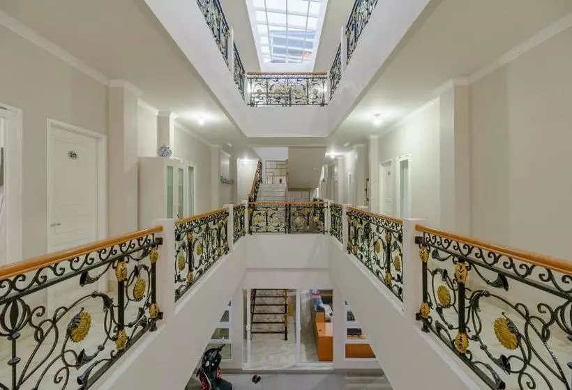 ペンション Reddoorz Near Taman Makam Pahlawan Cikutra