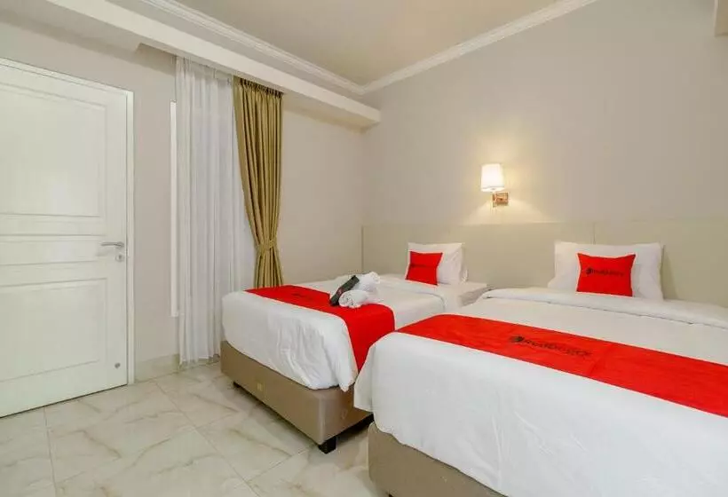 ペンション Reddoorz Near Taman Makam Pahlawan Cikutra