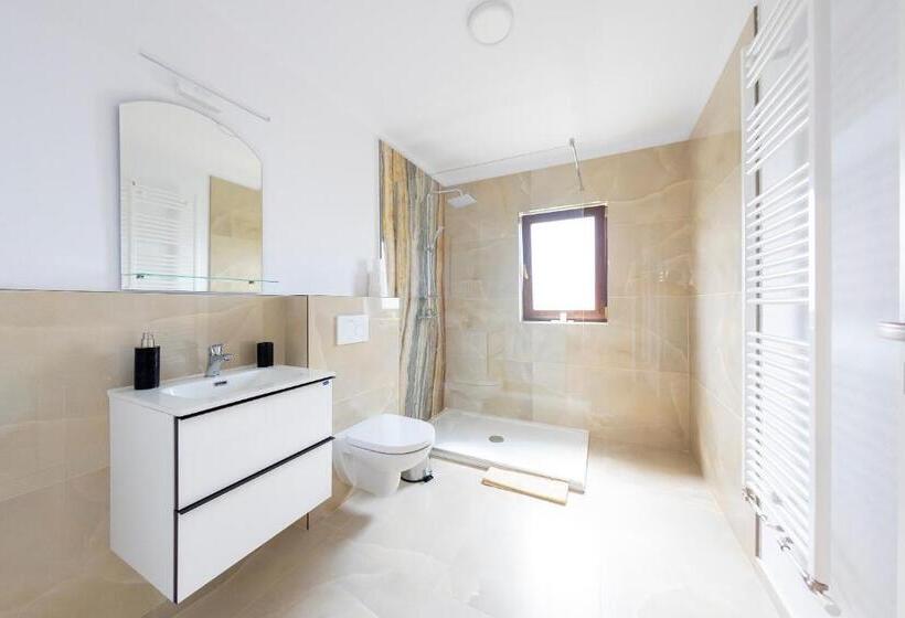 پانسیون Casa Cu Nuc