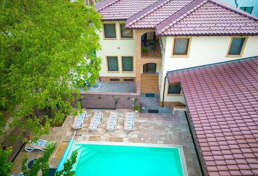 پانسیون Casa Cu Nuc