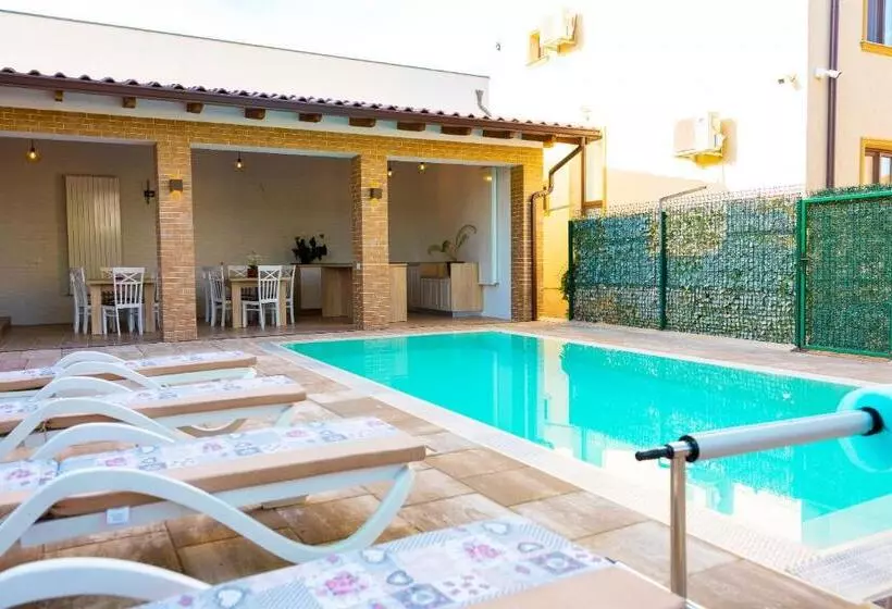 پانسیون Casa Cu Nuc