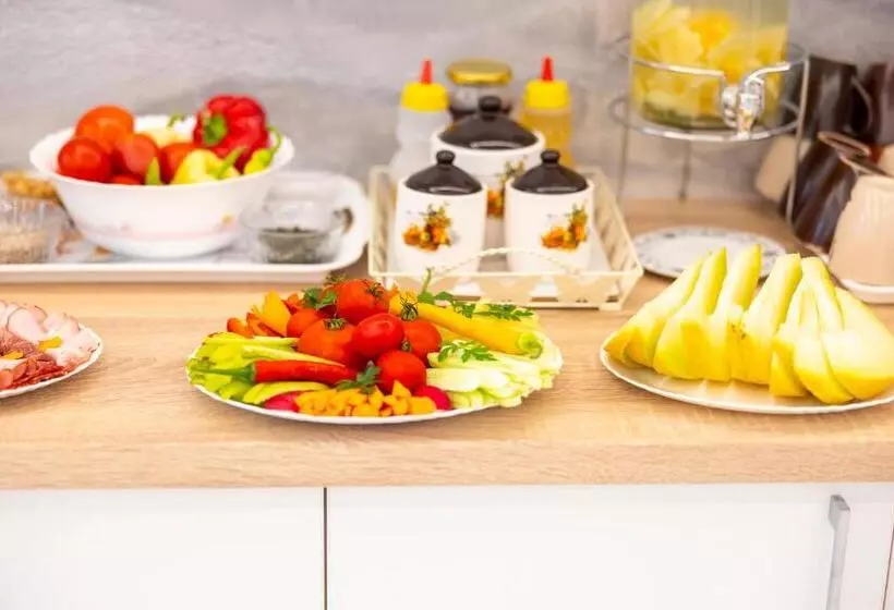 پانسیون Casa Cu Nuc