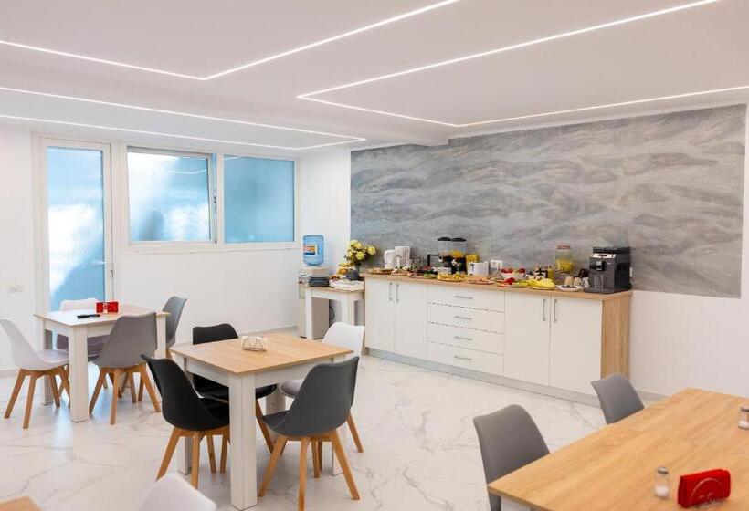 پانسیون Casa Cu Nuc