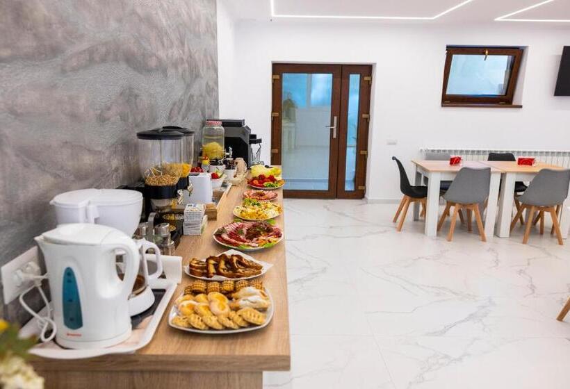 پانسیون Casa Cu Nuc