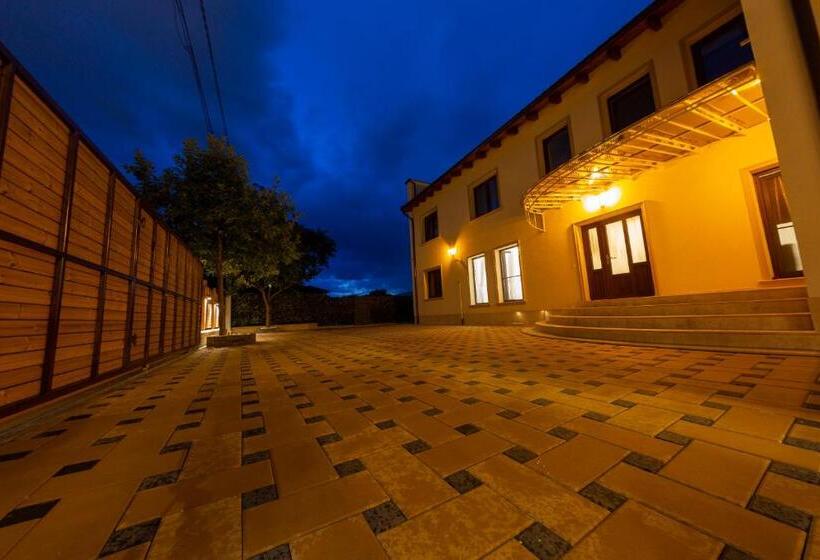 پانسیون Casa Cu Nuc