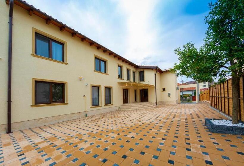 پانسیون Casa Cu Nuc