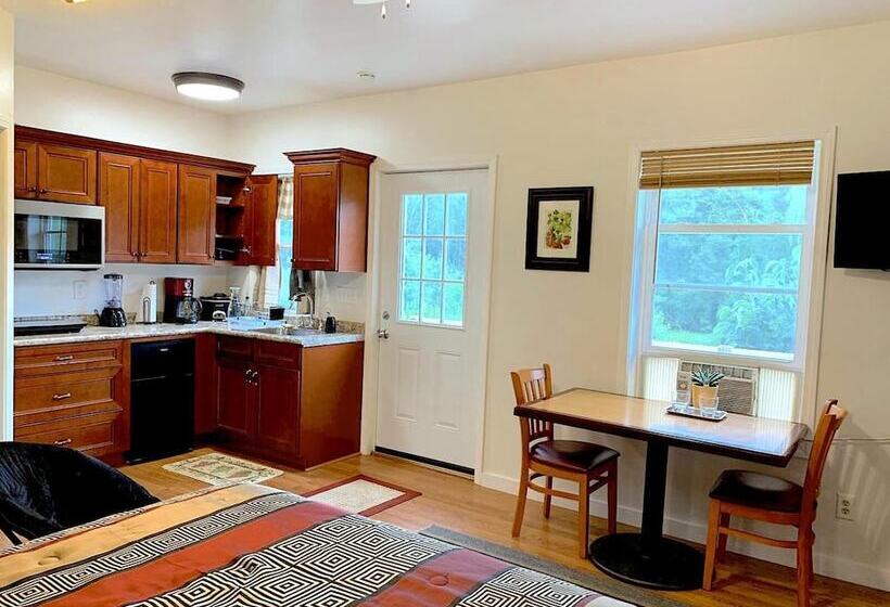 פנסיון Micosta Leisure Inn