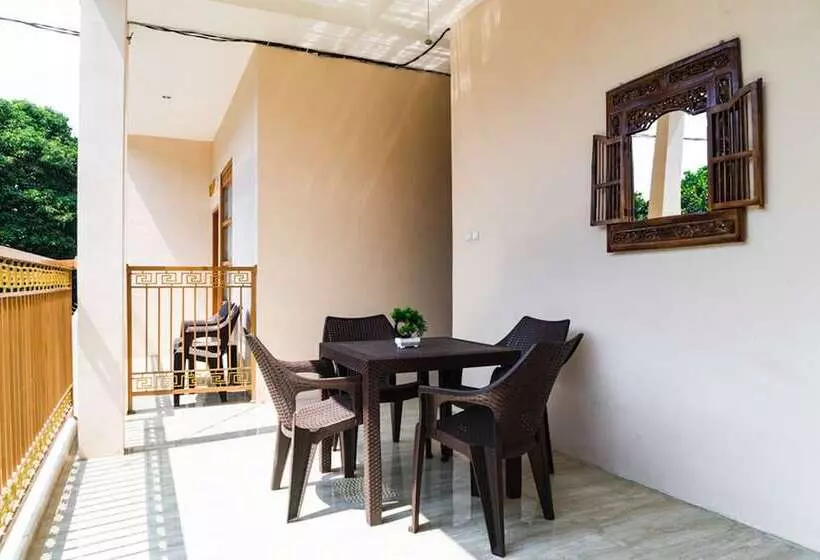 Majatalo Reddoorz Near Cipinang Indah Mall