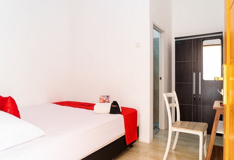 פנסיון Reddoorz Near Cipinang Indah Mall