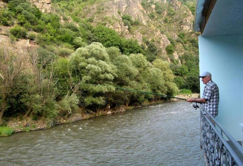 پانسیون New Sanahin