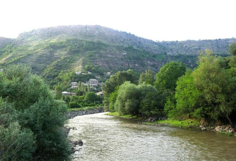 پانسیون New Sanahin