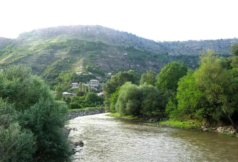 پانسیون New Sanahin