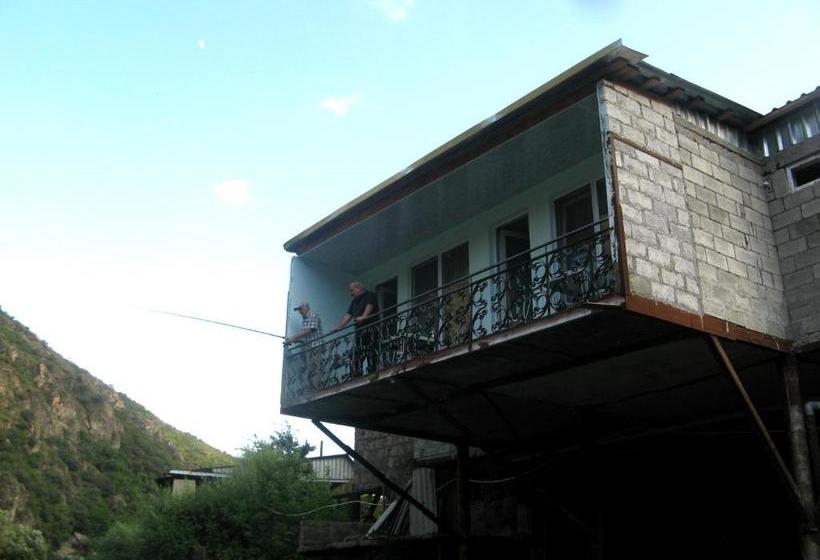 پانسیون New Sanahin