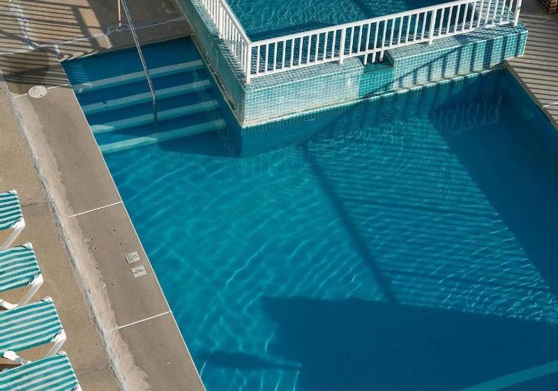 فندق Ocean Holiday