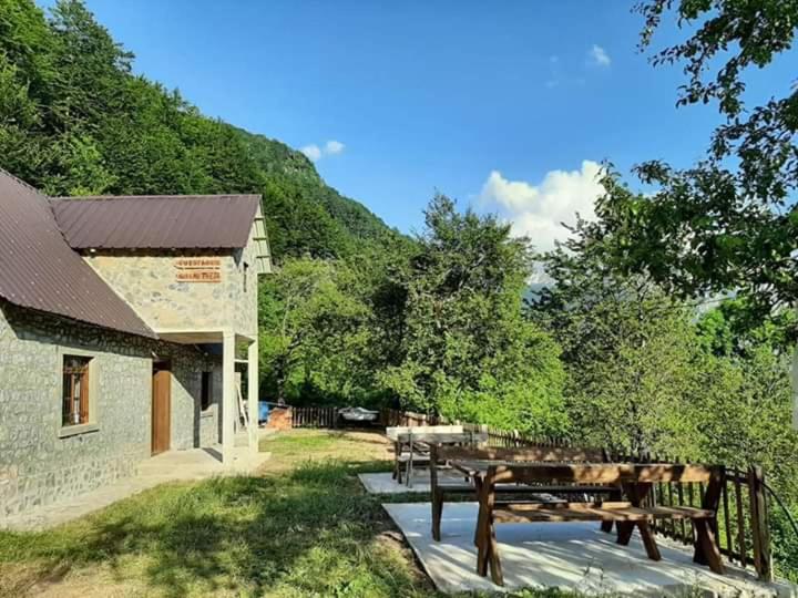 Majatalo Guest House Gjelaj