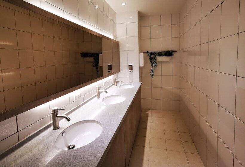 هاستل Bluewater Hotel Xpark Gloria Outlets Taoyuan Baseball Stadium