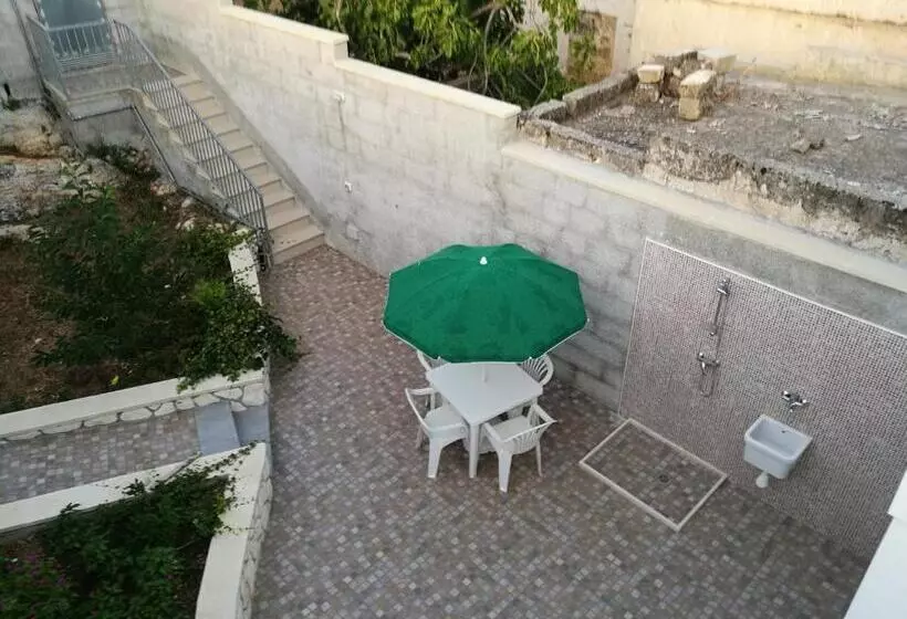 Aamiaismajoitus (B&B) Domus Petrosa