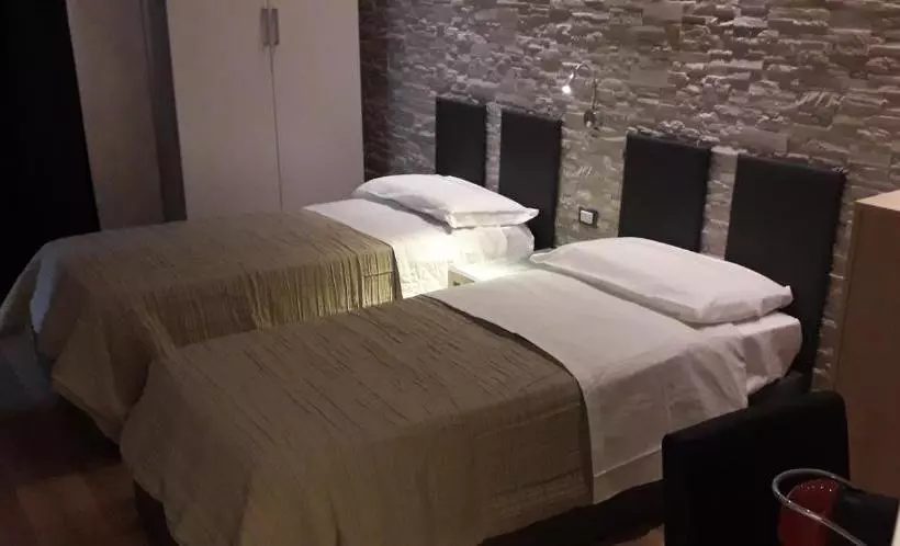 تختخواب و صبحانه A 2 Passi Da