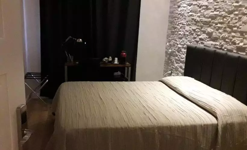 تختخواب و صبحانه A 2 Passi Da