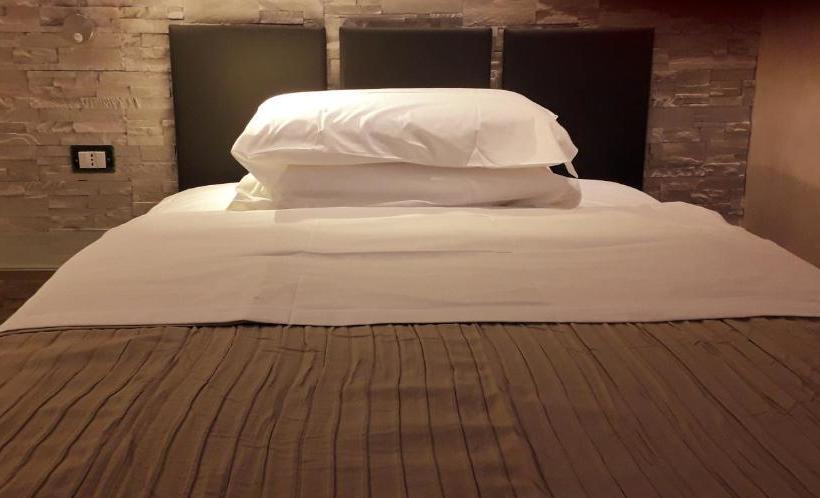 تختخواب و صبحانه A 2 Passi Da