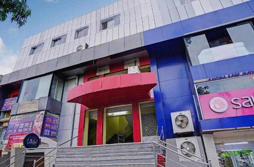 Hotel Super Collection O Kalinga Bapuji Nagar