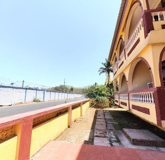 فندق Sea View Resorts