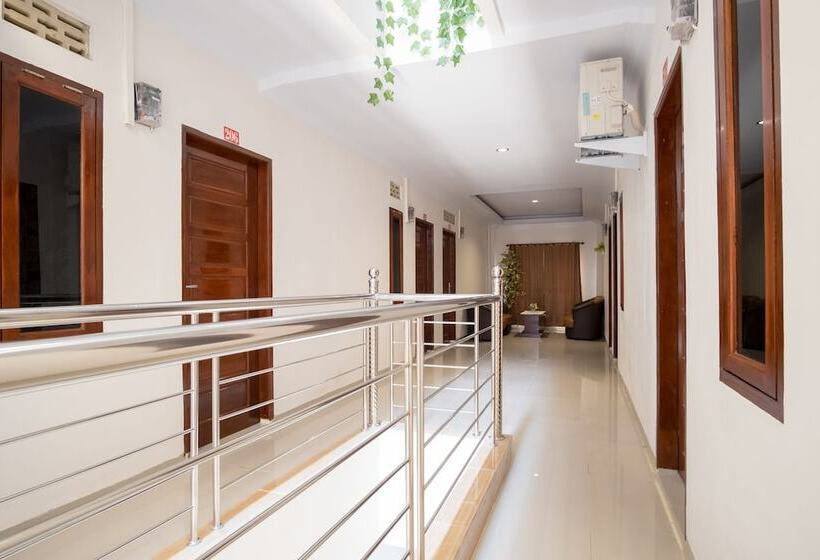 호텔 Oyo 621 Vania Residence