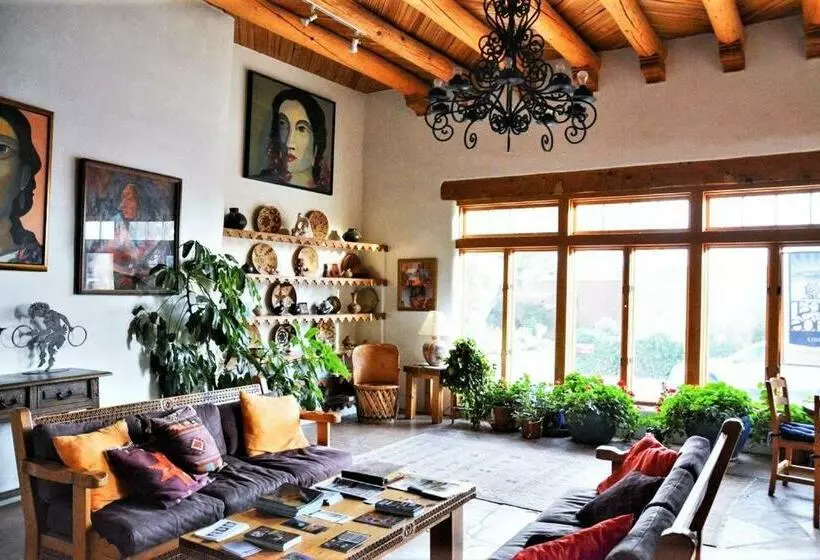 Bed and Breakfast Casa Benavides Inn