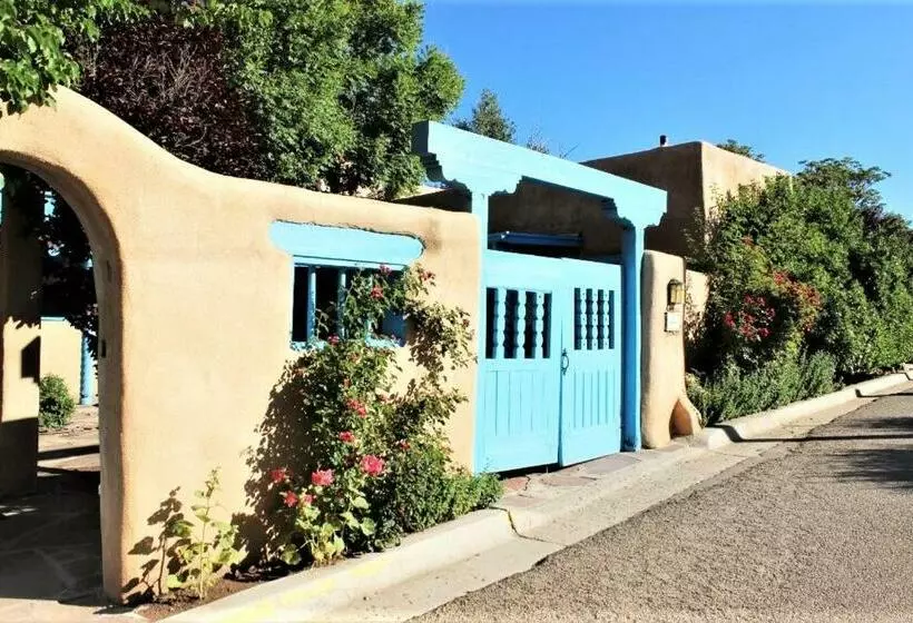 Bed and Breakfast Casa Benavides Inn