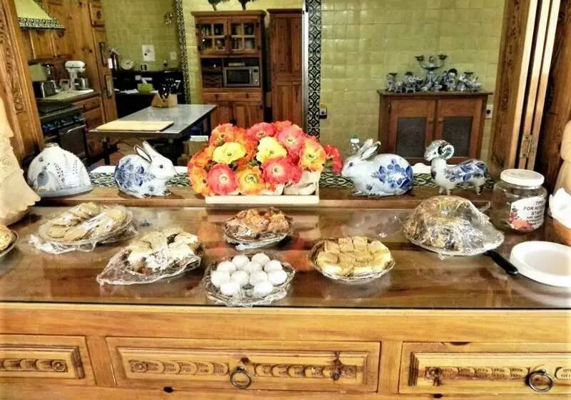 Bed and Breakfast Casa Benavides Inn