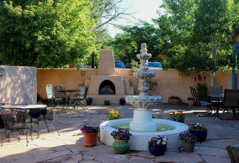 تختخواب و صبحانه Casa Benavides Inn