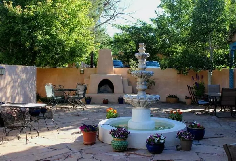 Bed and Breakfast Casa Benavides Inn