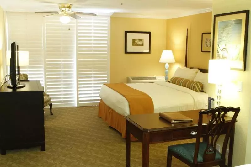 Carlsbad Inn Beach Resort