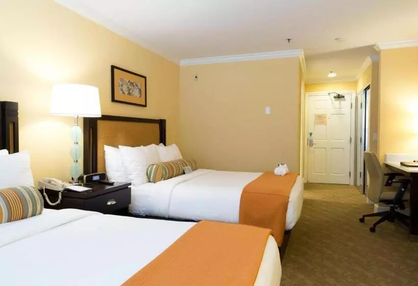 Carlsbad Inn Beach Resort